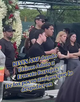 Kevin AMF en sepelio de Ernesto Barajas🕊️ Familia y Pocas Amistades le dieron el último adiós al Dueño y vocalista de Enigma Norteño. #ernestobarajas #🍕vs🤠 #kevinamf #culiacan #fyp 