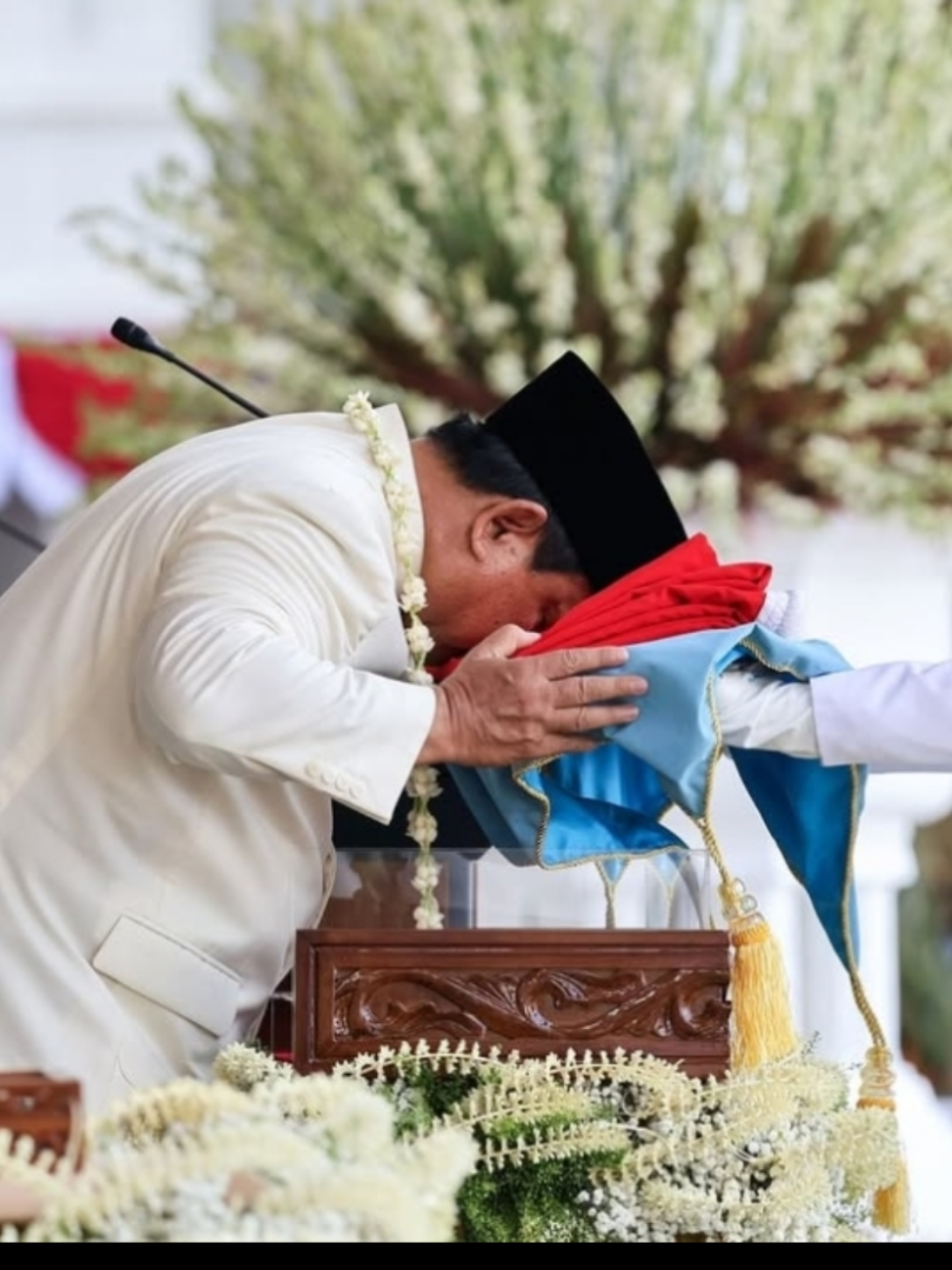 Sang Ksatria Sejati yg Hidupnya untuk Mengabdi ❤️🇲🇨 #PrabowoSubianto | Foto&Follow akun @prabowonyabobby 