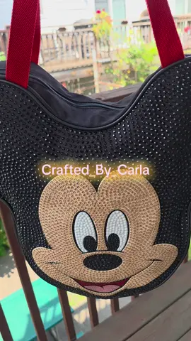 I'm always open for customs, so please don't hesitate to reach out to me if you want to purchase one of my creations and maybe customize it, too. I'm here for it! 💖#BlingDisney #DisneyBling 