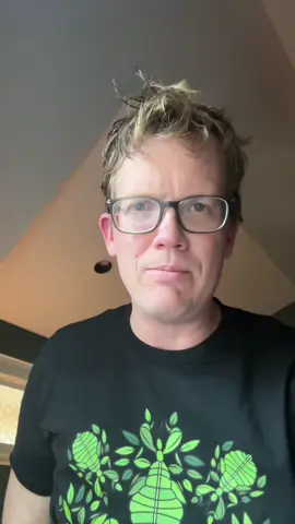 #stitch with @Hank Green lol what? #hankgreen 