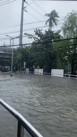 SM Manila Resort🌧️☔️ Free Entrance po😅 #fy #fypage #flood 