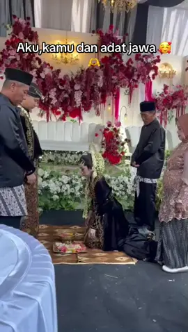 Kita usahakan adat jawa itu 🥹🫶🥰#fyp #jawa #adatjawa #paes #pengantinjawa 