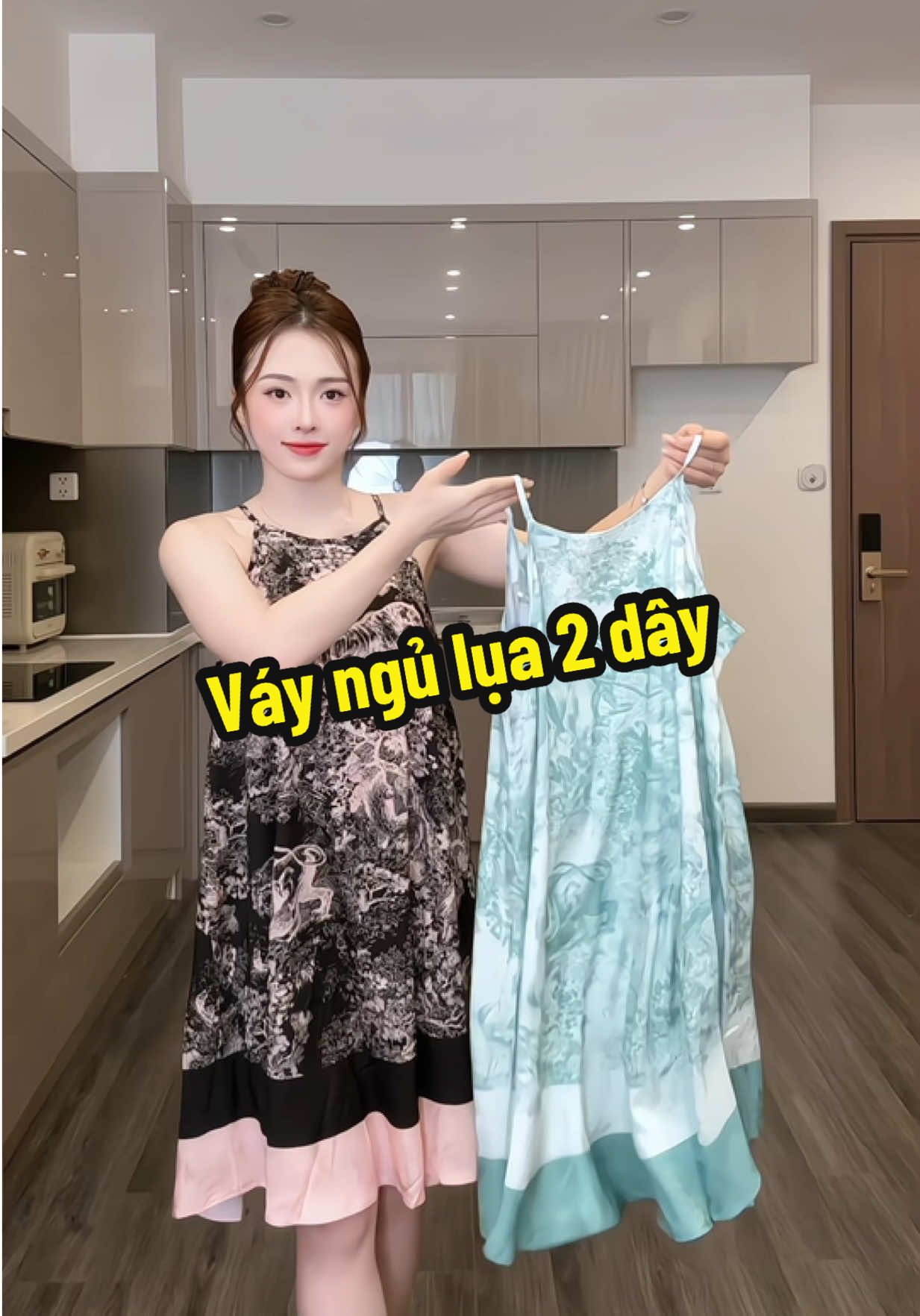 Đã váy xuông mà lại còn chất lụa nữa😭