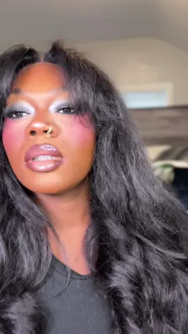 Because why did we start doing boring makeup? Where’s the colors?! The full glam?!  #creativemakeup #fullglam #makeupchallenges #funmakeup #makeupinspo 