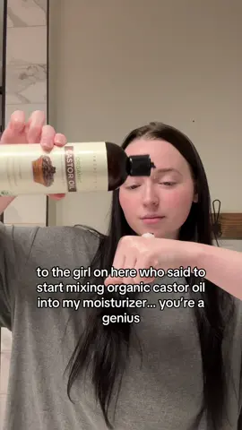 my skin has never been glowier #vivanaturals #castoroil #organicskincare #naturalbeauty #beautyhacks 