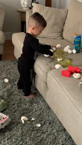 Oldie but goodie 😅😂😭 this Is why I will never have the white aesthetic couch 🥲