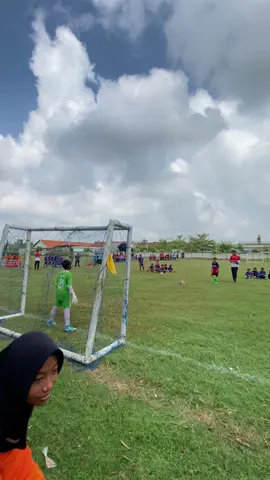 Babak 8 besar turnamen sepak bola SD / MI semakin seru bolo
