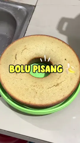 I am very happy with the results of the cake🤤🥰✨ #bolupisang #bolu #bolupanggang #kue #baking #lovebaking #fyp #fypage #foryouu #foryoupagee 