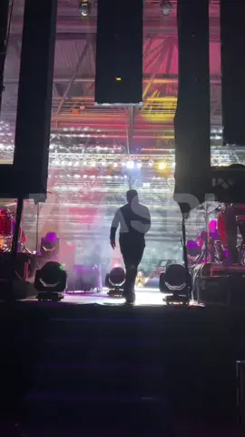 #الشاب_مامي يعود في حفلة تاريخية بوهران 🎤✨ بصوتٍ لم يغيره الزمن وكأننا مازلنا في أوج عصر الراي 🎶 ❤️