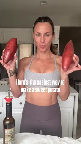 Don’t tell me you don’t have anything to eat if you have a sweet potato in your kitchen. It’s the perfect base to a healthy and hearty meal. I eat one pretty much every single day. #healthyfood #sweetpotato #easymealprep 