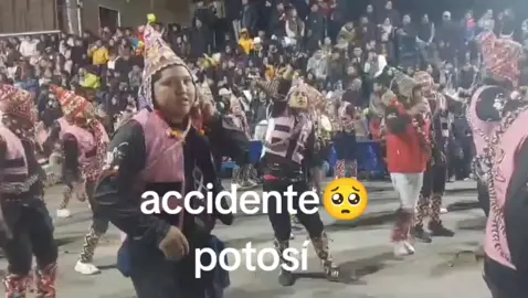 #viral  accidente en convite Potosí caen graderías...