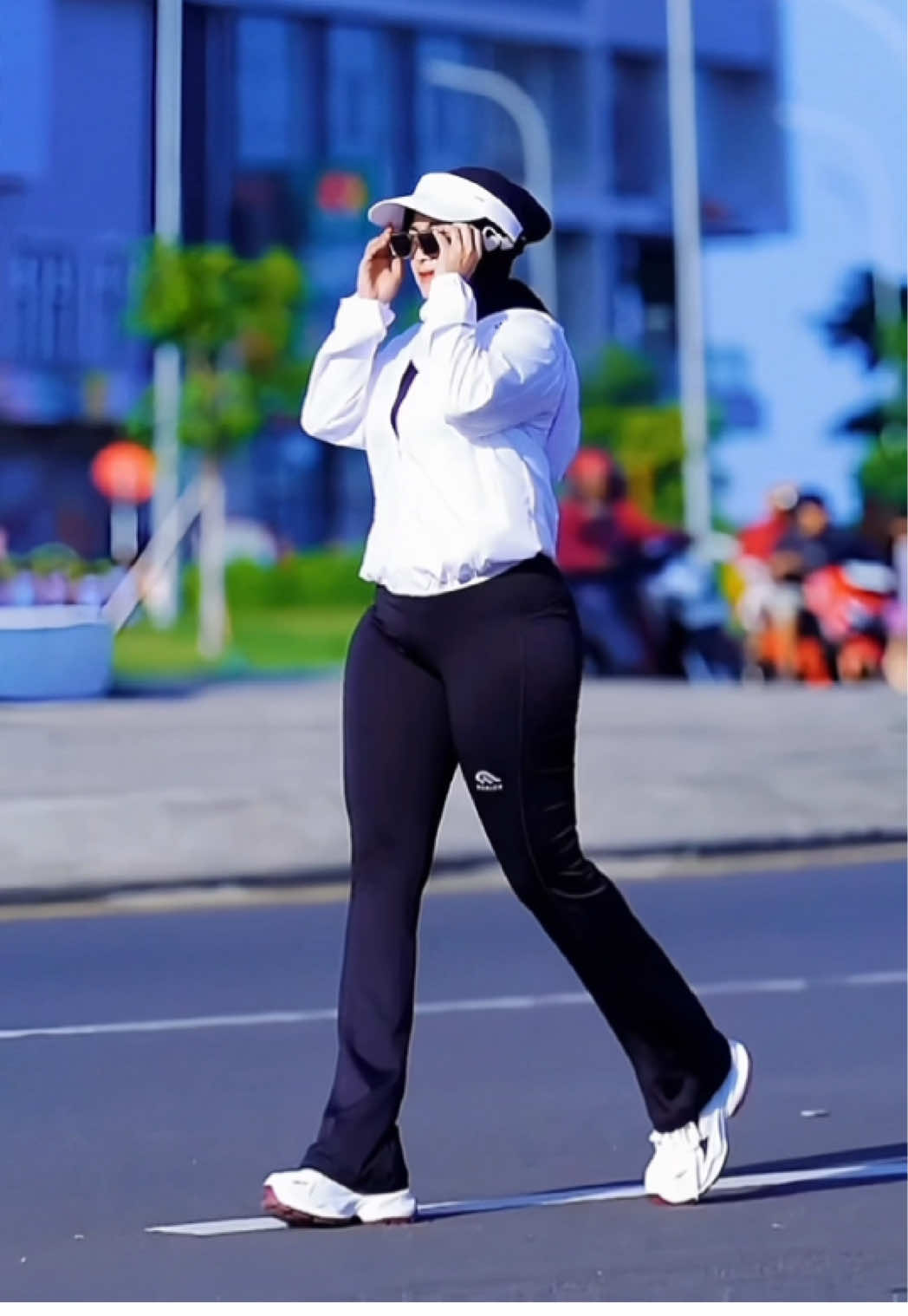 Outfit Olahraga Simple dan Keren 😎😎📸#outfitolahraga #outfitrunning #outfitolahragawanita #jaketolahraga #maniak 