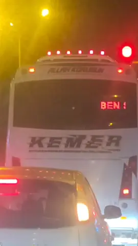 gece gece nereden karşıma çıktın ya #yol #otobüs #gece #fyppppppppppppppppppppppp 