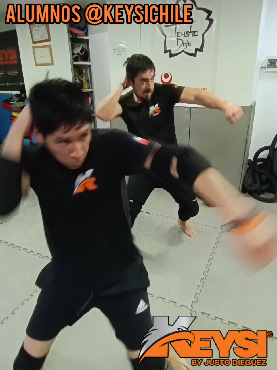 Alumnos en acción. Clase especial de los jueves. #keysifightingmethod #keysichile #keysilatinoamerica #keysichilefight360  #nicolassolorzainstructorkeysi 