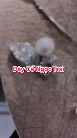 Sang Trọng - Tinh Tế Khi ngọc trai không còn là những thiết kế đơn điệu. Khi dây cổ được kết hợp với ghim cài áo.  #PNJ #pnj58dongkhoibentre #trangsucpnj #pearl #pearljewelry 