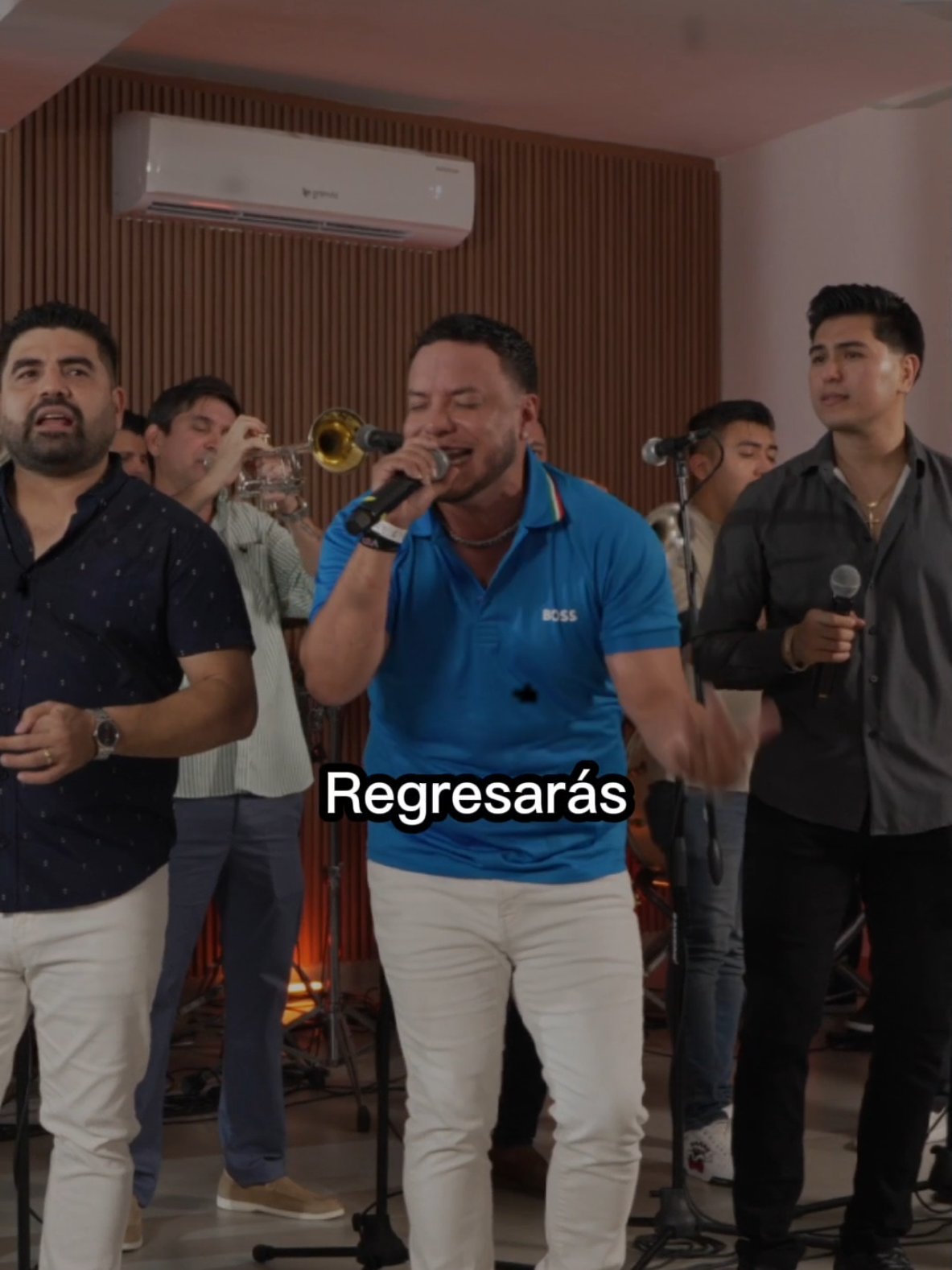 Pero por favor, dime que regresarás 😭💔 #contenido #novios #amor #viral #desamor 