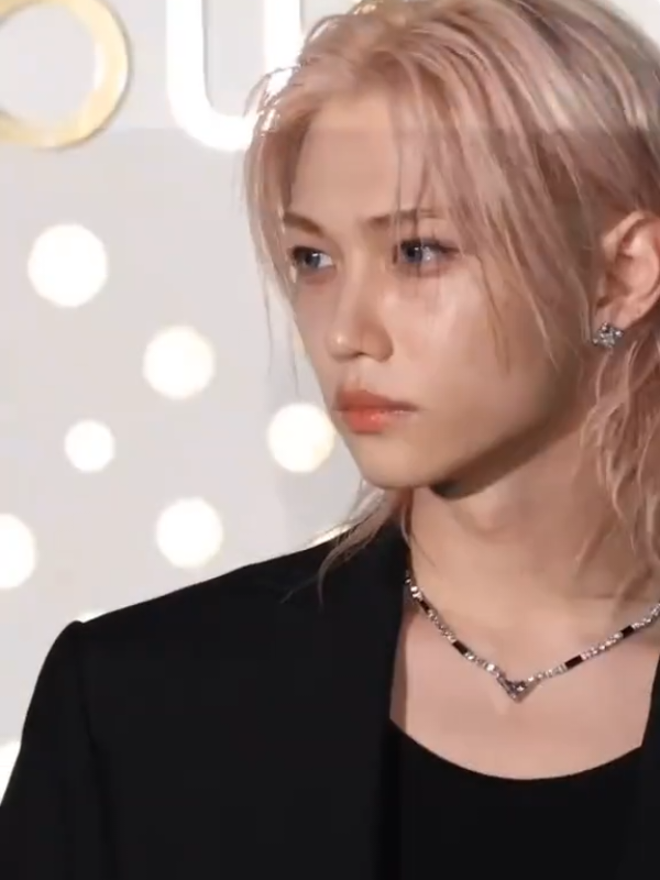 FELIX - LOUIS VUITTON EVENT 2025... Pretty Pink Hair...😍😘 His Hair Color's Pink Right ?!! 🤔🧐 cr: tenasia_official [TikTok] #felix  #straykids  #스트레이키즈  #louisvuitton 