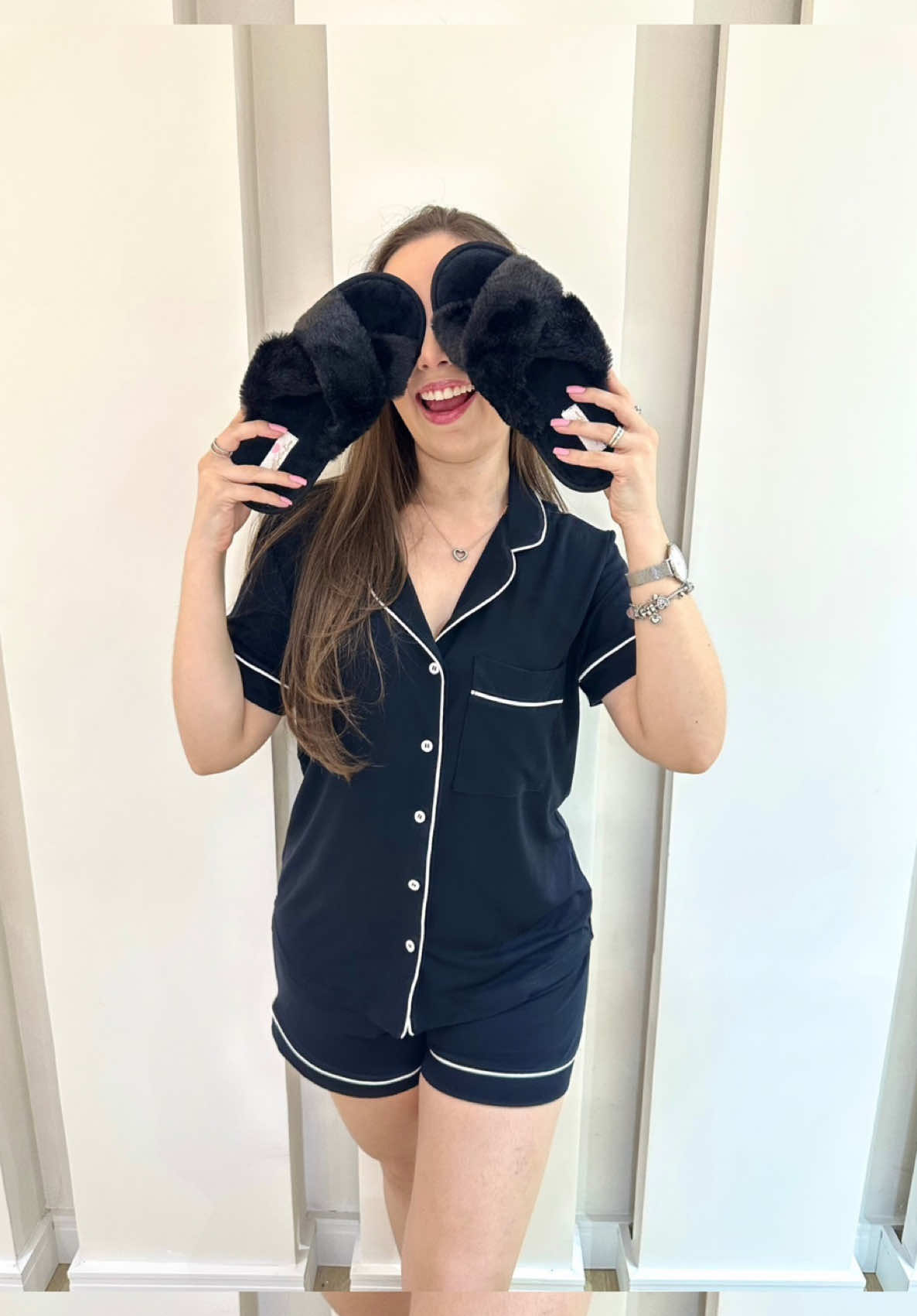 não troco por nada sabe ✨ modelo elegante, comfy e clássico pra fazer parte da sua rotina noturna!  Disponível do PP ao G e nos tamanhos plus do GG ao G4 sob encomenda pra você garantir o seu também 🛒 . . . #pijamaamericano #autocuidado #pijamacurto #modafeminina #maternidade  