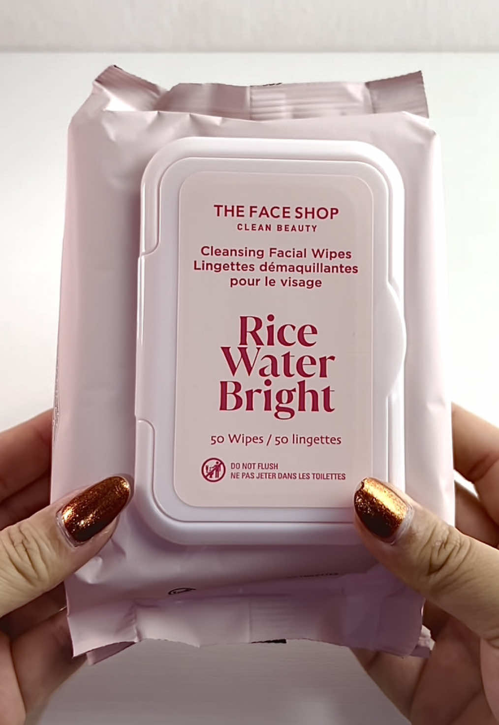 Say goodbye to harsh makeup removers and hello to my new favorite Korean skincare find! @The Face Shop US Rice Water Bright Cleansing Wipes remove a full face of makeup with just one wipe. Soaked in rice water and rice bran oil, they cleanse, hydrate, and leave my skin glowing ✨ This viral K-beauty wipe is part of the #OneWipeChallenge and I was honestly shocked by how easily it melted away my base, eye makeup, and even lip products. It feels gentle, non-stripping, and actually leaves my skin soft and moisturized without any sticky residue. . . . . . . #thefaceshop #makeupwipes #gifted #kbeauty 