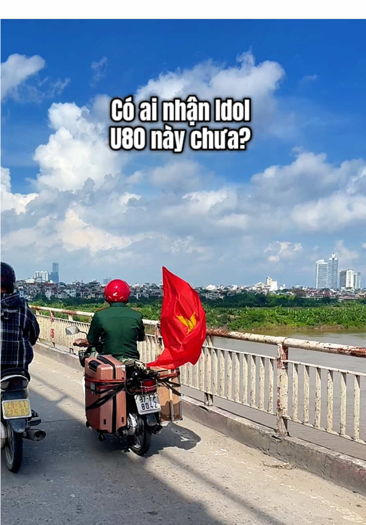9h sáng Cầu Chương Dương: Cựu binh U80 ‘trốn vợ’ vẫn miệt mài lái xe máy tiến thẳng Quảng trường Ba Đình” #U80TiếnVềBaĐình #CầuChươngDương9hSáng #TrốnVợĐiXemDiễuBinh #HànhTrìnhTừNghệAnRaThủĐô #TinhThầnYêuNướcBấtDiệt 