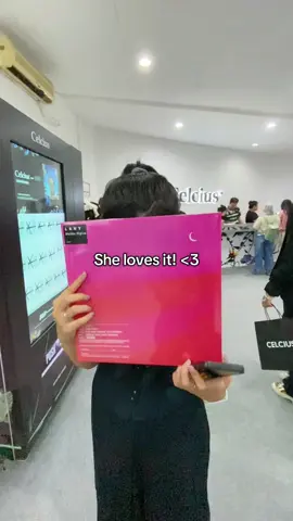 I found the perfect gift for my wife… #couple #vinyl  @paul klein @LANY @LaLaLa Festival 