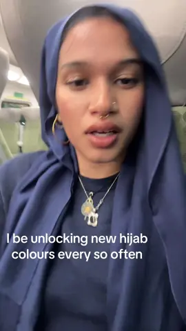 I thought I would never want a navy one, I continuously eat my own words #hijab #05