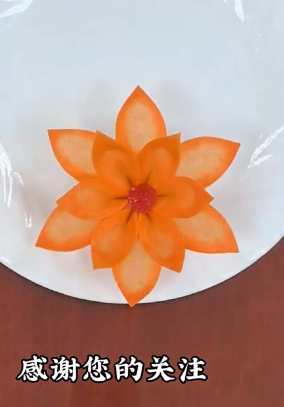 Beautiful creative carrot plate decoration🥰🥰🥰#creative #chef #amazing #carving #plating 