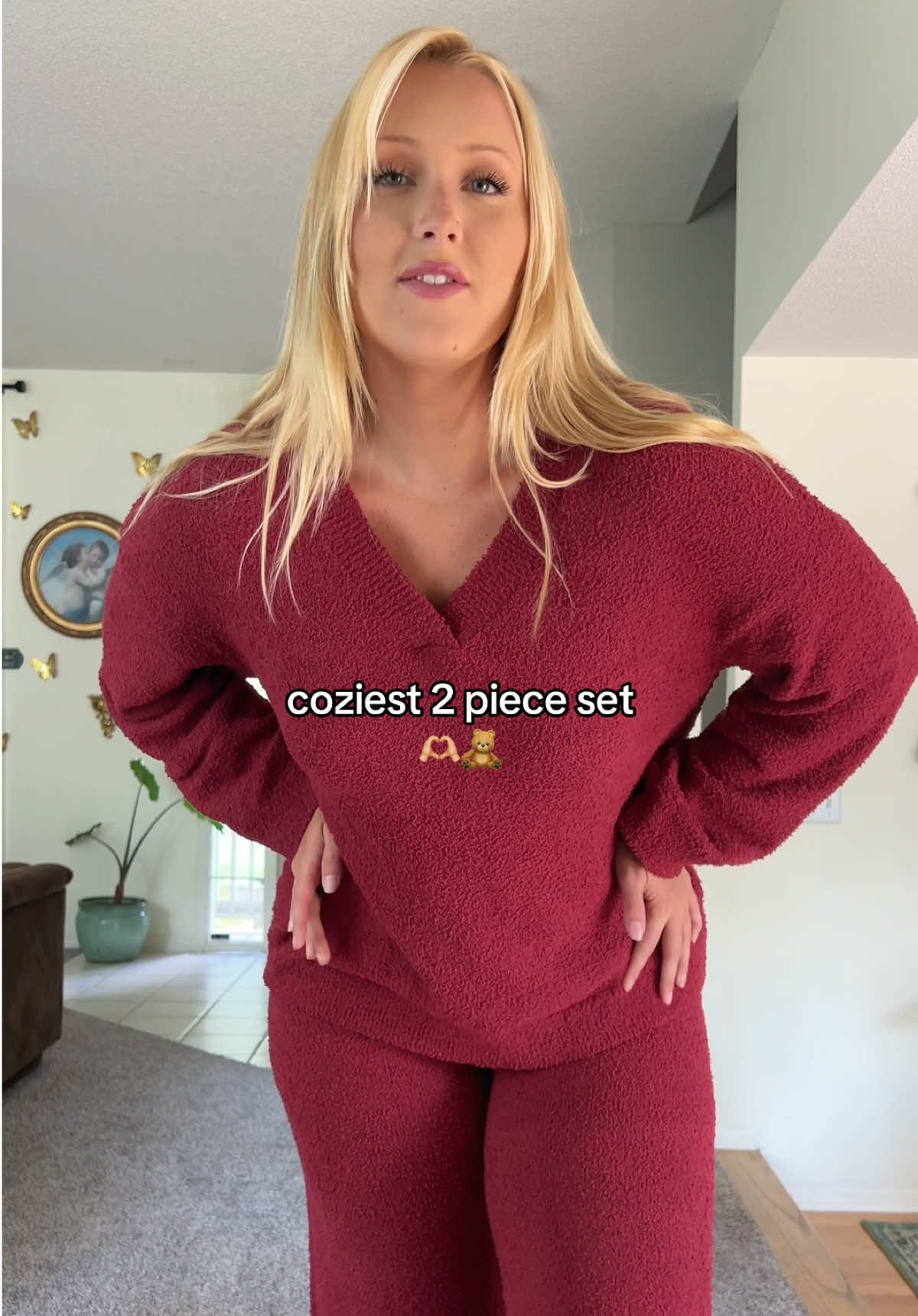 can’t go wrong with a cozy 2 piece set for the colder months 🫶🏼🧸 #fashion #outfit #fashiontiktok #outfitideas #loungewear 