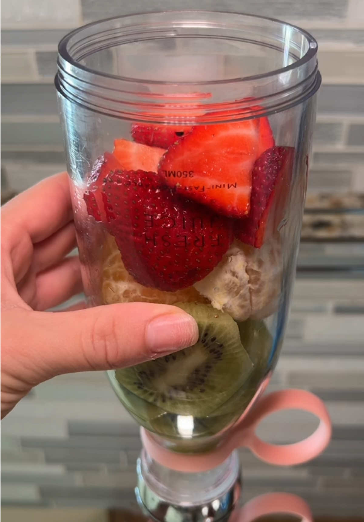 Strawberry Kiwi with Orange 🍓🥝🍊 #freshjuice #smoothie #milkshake #portableblender #miniblender #blenderbottle #foryoupage 