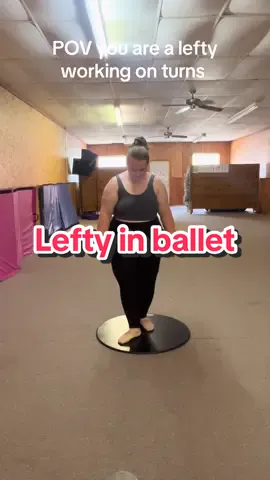 You can tell I’m struggling a lot on the right lol #ballet #dance #dancer 