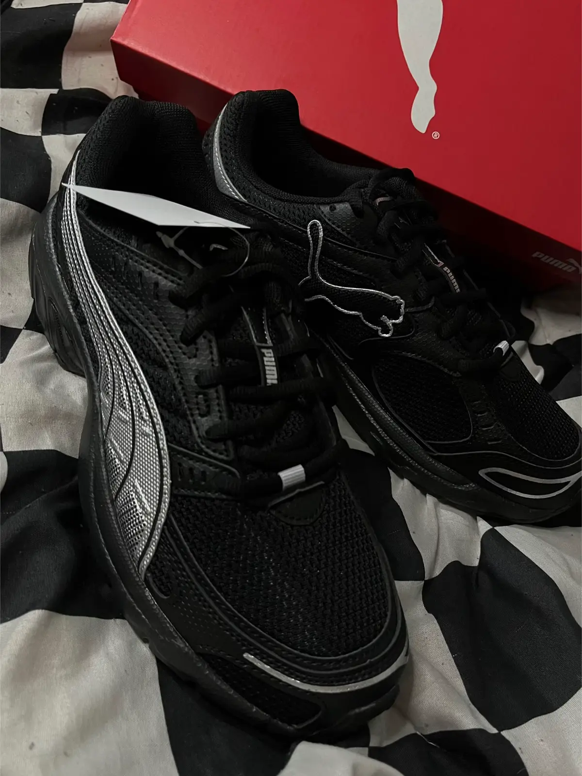 กราฟความสุขเพิ่มขึ้นแบบ 300% ตอนได้เปิดกล่องรองเท้า 💖👟#puma #pumathailand #pumaaxis #รองเท้าpuma #รองเท้าแฟชั่น 