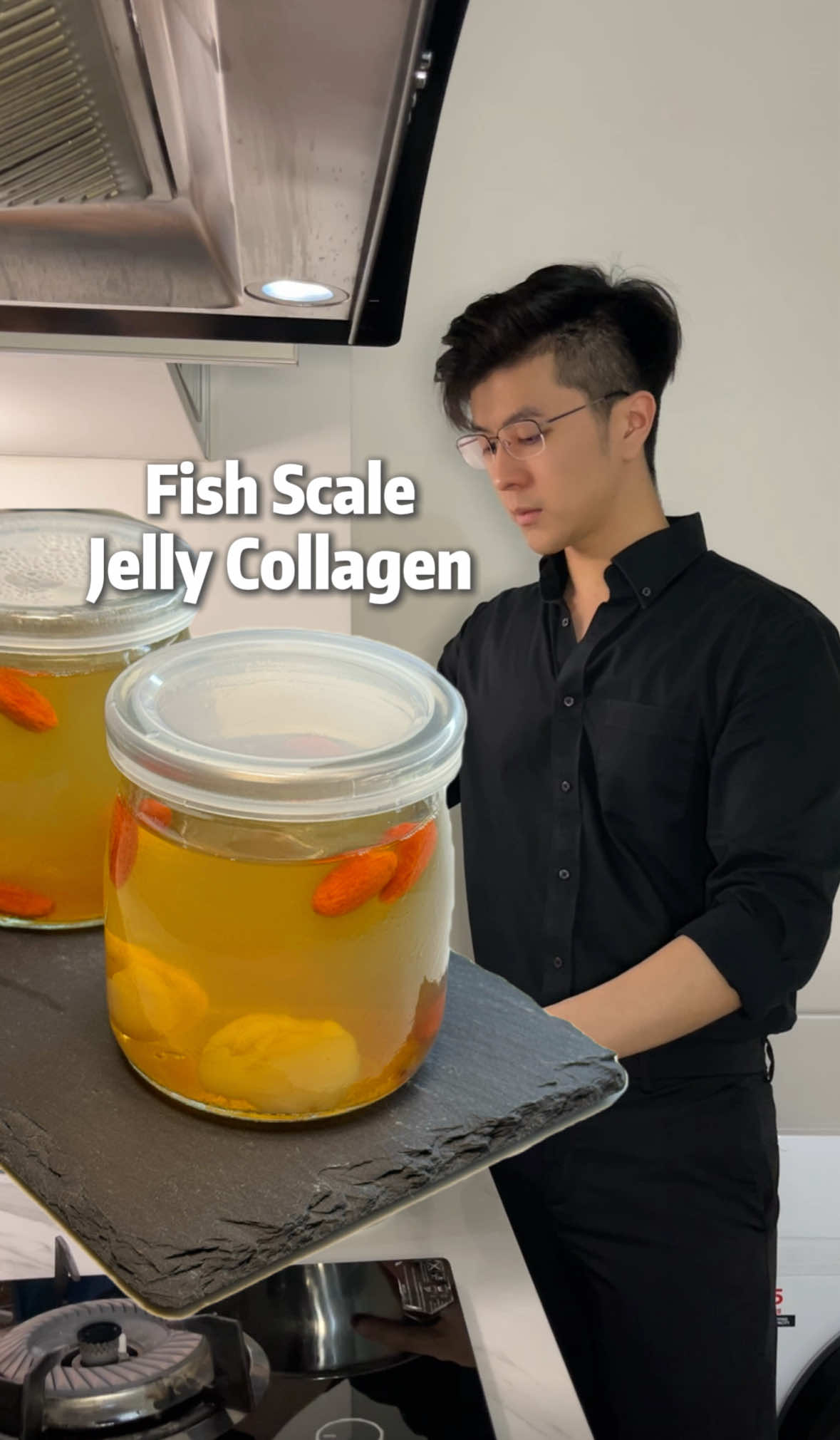 She’s been seeing this all over the internet and of course, she wants to try it too 👀✨ The viral fish scale jelly has a springy, bouncy texture just like jelly, light and refreshing with no fishy taste at all Low-cal, high in collagen, and the perfect beauty snack for summer 💕 Ladies, this is your sign to try it 😉 @Ocean Harvester-ocharves  #fyp #jelly #collagen #cooking #pov