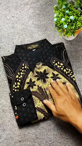 Yuk bolo belinya dikeranjang kuning dipojok kiri bawah #batik #kemejabatik #melokaldenganbatik #wibgajian #gajiansale 