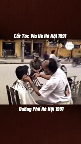 Thợ cắt tóc vỉa hè Hà Nội 1991.  #nongthonvietnam #nongthonbacbo #Kyucxua #quehuongvietnam #đamcuoixua 