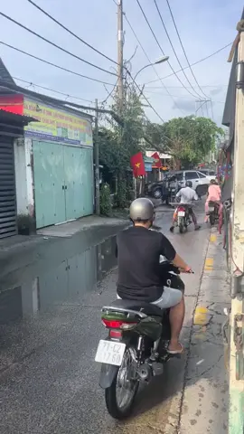 độc lạ Việt Nam  đi ra đường về kể lại là thấy xe ba gác có xe hơi không ai tin 😂