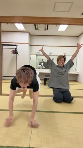 ライブ前にTatsushigeさんと体幹トレーニングしたぜ #浦島坂田船 #うらたぬき #体幹トレーニング 