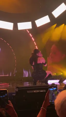LA DIVA 😍 #kaliuchis #thesincerelytour #sinoescontigo 