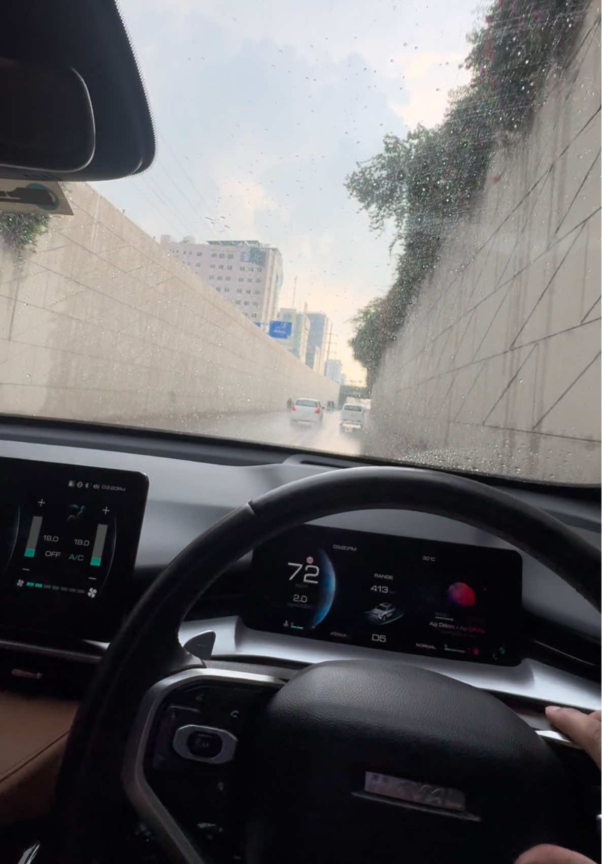 Raining 🌧️ #lahore #foryou #rain #haval #black 