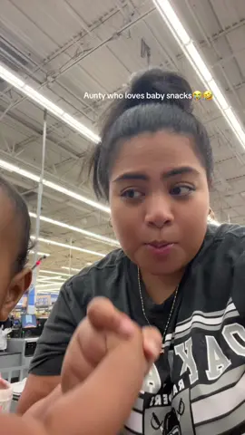 I have the prettiest niece🥰  Even if she’s ai’ū af 😭🤣🤣🤣 #prettiestgirllll #MiniLosa #BabyMaila 