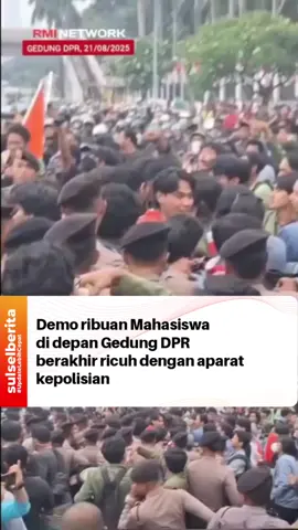 Pada Kamis (21/8/2025), gerakan mahasiswa yang tergabung dalam Gerakan Mahasiswa Bersama Rakyat (GEMARAK) menggelar unjuk rasa damai di depan Gedung DPR RI, Jakarta. Mereka menyuarakan penolakan terhadap kapitalisme, oligarki, militerisme, dan mendesak pembebasan masyarakat adat serta perubahan kebijakan pendidikan nasional. Demonstrasi yang awalnya berlangsung tertib ini memanas saat terjadi dorong-mendorong antara massa dan aparat kepolisian, memicu ketegangan di lokasi. Meski sempat ricuh, arus lalu lintas berhasil pulih setelah situasi membaik. Aparat kepolisian merespons situasi dengan menyiagakan sekitar 1.145 personel gabungan, termasuk dari Polda Metro Jaya, Polres Metro Jakarta Pusat, dan jajaran Polsek. Pendekatan yang digunakan menekankan ketertiban dan menghindari tindakan represif terhadap para demonstran. Ternyata musuh rakyat adalah pemerintah itu sendiri 🥺 #sulselberita #updatelebihcepat