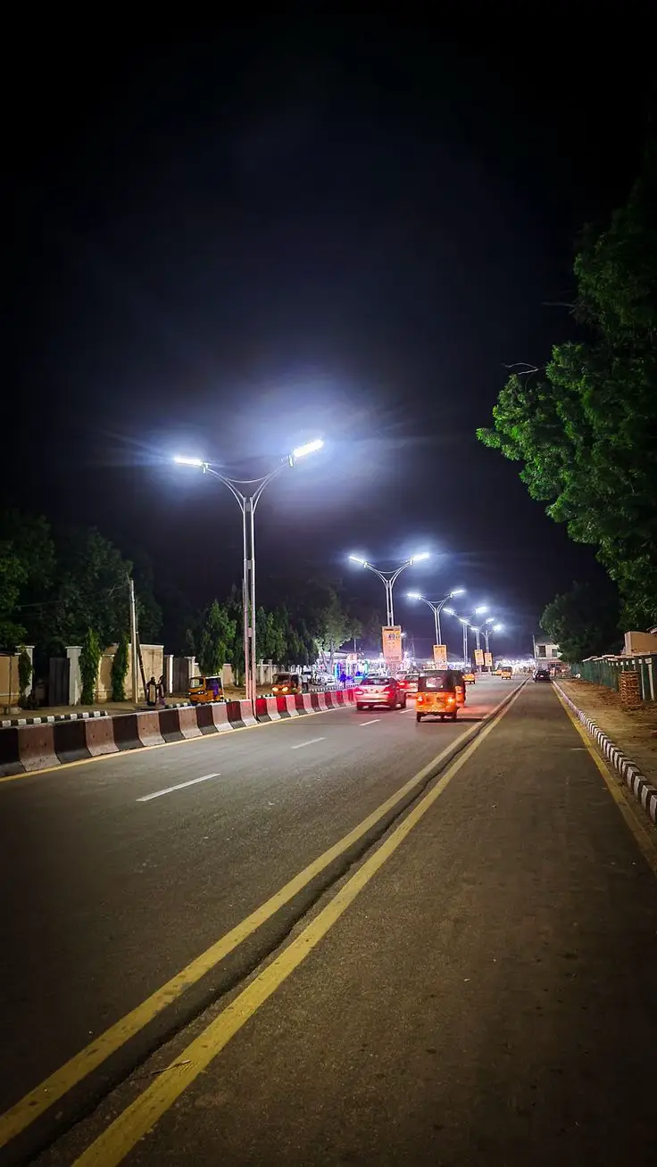 #ပြန်ငှဲ့ကြည့်မ ပေးချင် တော့ဘူးလား သေချာတာကတော့ ဒီရက်ပိုင်းတွေမှာ.... ကျွန်တော် မျှော်နေတာကို သိရင်ကော ကျွန်တော့်ကိုပစ်ထားမှာလား... ဒီရက်တွေမှာ ရာသီဥတုက အေးနေတာလား ဒါမှမဟုတ် ကျွန်တော်တို့ဆက်ဆံရေး တွေက ပိုအေးစက်နေတာလား.. မသဲကွဲတော့ဘူး.... သေချာတာကတော့ ဒီရက်တွေမှာ လူကော စိတ်ကော နေလို့ကောင်းမနေတာပဲ... အရင်ကဆိုလေ ပြီးတော့ အရင်ကလိုလေ ဆိုတဲ့ အိမ်မက်တွေချည်း ခဏခဏ မက်သလို ငါဘာများ မှားသွားခဲ့တာလဲ ဆိုပီး မကြာခဏ တွေးနေမိတယ် ကျွန်တော်မျှော်နေတာလေနော် ဆိုတဲ့စကားကို မပြောဖြစ်ခဲ့ပေမယ် သေချာပေါက်ကို အဲ့ဒီ အခြေအနေမှာပဲ ရှိချင်ခဲ့တာပါ ပြီးတော့... စောင့်နေပါလို့ မပြောပဲလည်း မျှော်နေခဲ့တာပါ... ကျွန်တော်မျှော်နေတာကို သိရင်ကော... ကျွန်တော့်ကို ဒီအတိုင်းပဲ ပစ်ထားဉီးမှာလား...ဟင် ပို့နေတဲ့စာတွေ ခေါ်နေတဲ့ဖုန်းတွေ ပြီးတော့ မင်းနဲ့ပဲ ပျော်ချင်နေတဲ့စိတ်တွေကို နည်းနည်းလေးတောင် ပြန်ငှဲ့ကြည့်မ ပေးချင် တော့ဘူးလား#ခင်ဗျားမချစ်တဲ့ကောင်မလေး💔 #ငါ့viewတွေဘယ်ရောက်သွားတာလဲ #ခင်များတို့ပေးမှ❤️ရမယ့်သူပါ #may👑 