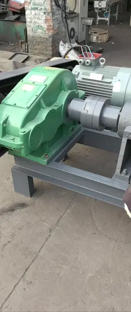 #charcoalmakingmachine #briquettemachine #bbqcoals🔥 #charcoalextrudermachine #charcoalbriquette 
