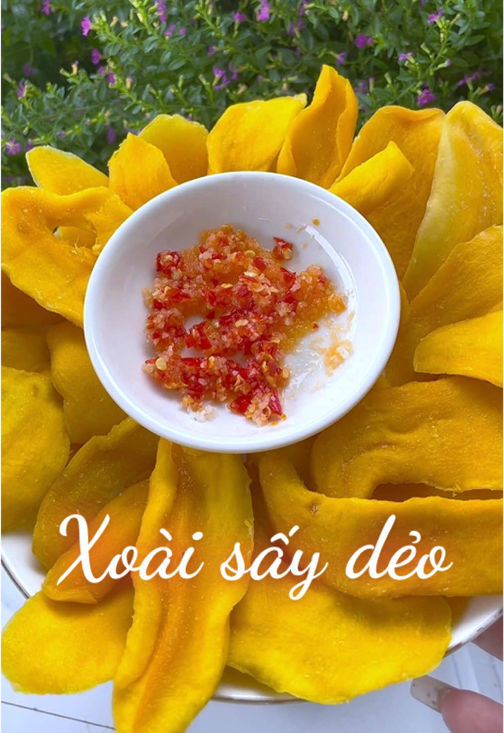Xoài sấy dẻo Vy Anh. Thích ăn xoài sấy dẻo mà ngại gas cao thì mọi người ăn xoài bên nhà Vy Anh nay nha#bepbaduong #anvatcungtiktok #xuhuong #xoaisaydeo #xoaisaydeovyanh 