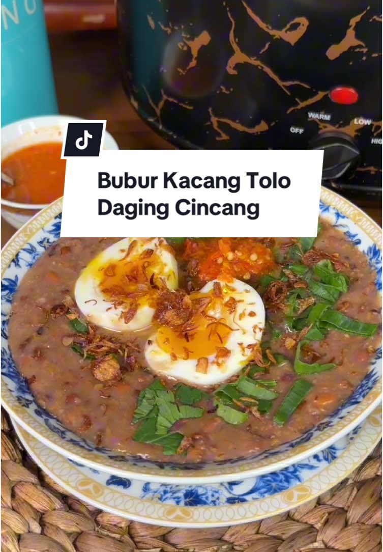Bubur kacang tolo + daging cincang = perpaduan gurih yang nggak main-main 🤤🔥. Auto bikin pengen nambah mangkok lagi! @Toko Vicenza  Bahan  - 250 kacang tolo  - 200 gram daging cincang  - 80 gram beras  - 40 gram besar ketan  - 2 liter air  - 300 ml santan kental  - 4 siung bawang putih  - 3 siung bawang merah  - 2 lembar daun salam  - 1 batang serai , geprek  - 2 ruas jahe  - 1 1/2 sdm garam  - 1 sdt kaldu bubuk  - 1/2 sdt merica  - 1 sdt penyedap - Minyak untuk menumis  Pelengkap  - daun bawang  - Bawang goreng  - Sambel rawit  #vicenza #vicenzadarimasakemasa #nyamanpakaiprestovicenza #slowcookervicenza #masaksempurnadenganvicenza #BuburKacangTolo #MasakanRumahan #MenuKeluarga #KulinerTradisional #ResepPraktis