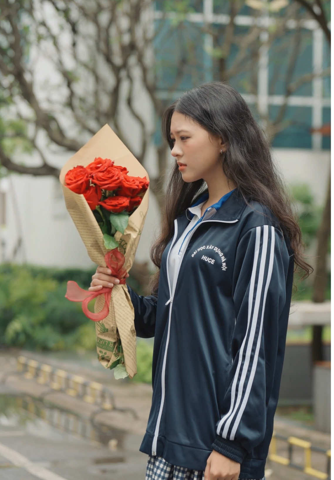 Ngày ấy, chỉ vì phân vân “có nên nói hay không?” mà ngập ngừng rồi quyết định im lặng. Cuối cùng lại bỏ lỡ nhau. #huce #sinhvienhuce #sinhvienxaydung #ttshuce #txvt 