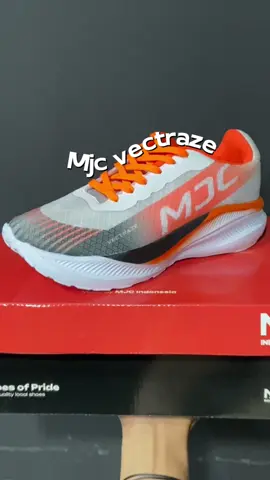Warna secerah ini, performa juga nggak main-main! 🔥 MJC Vectraze hadir dengan material breathable, sol empuk, dan desain ringan yang bikin lari nggak lagi ribet. Siap upgrade gaya lari kamu? 👟 #MJCSport #VectrazeOren #fyp 