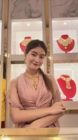 ✨ ဇွဲထက်ရဲ့ ဘယ်နားဆွဲဒီဇိုင်းလေးနဲ့ပိုလိုက်လဲနော် ❤️💛 #fyp #foryou #zwehtetgoldandjewellery #gold #earrings 
