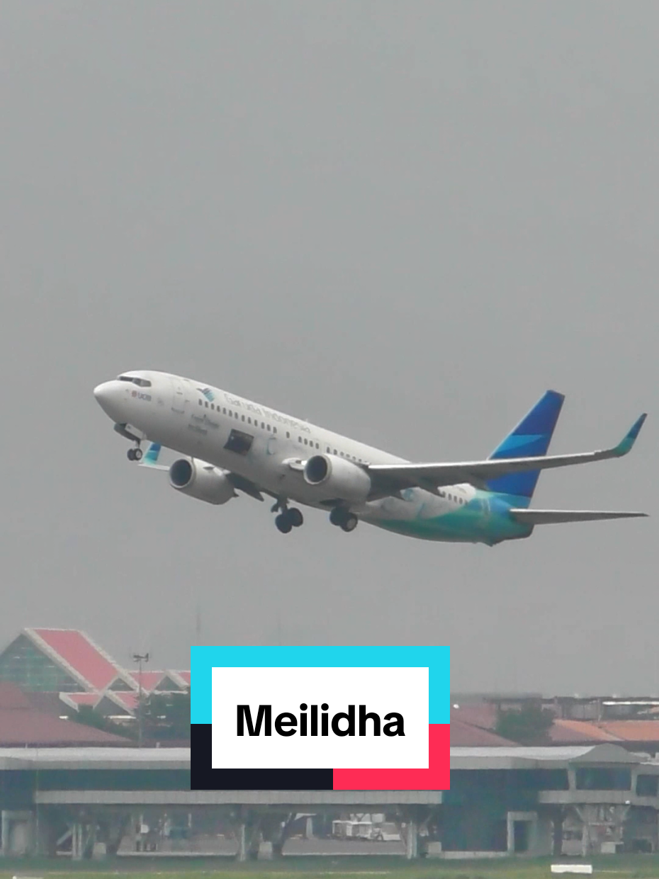 @meilidhanabila's Beloved Husband is piloting the Garuda Indonesia Boeing 737-800