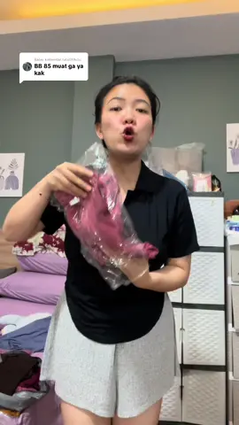 Membalas @tatatititutu_ BB 85kg pake size JUMBO XXL ya kak 😍 Kaos V neck ini murah bangett 💗Sumpah ini cakep banget dipake di badan keliatan badan lebih langsing 😭😍👌bahan nya juga adem dan melar banget jadi muat BB JUMBO juga ya 💗#kaosvneck #kaosvneckcewek #kaosvneckwanita #kaosvneckjumbo #bajuatasanwanita