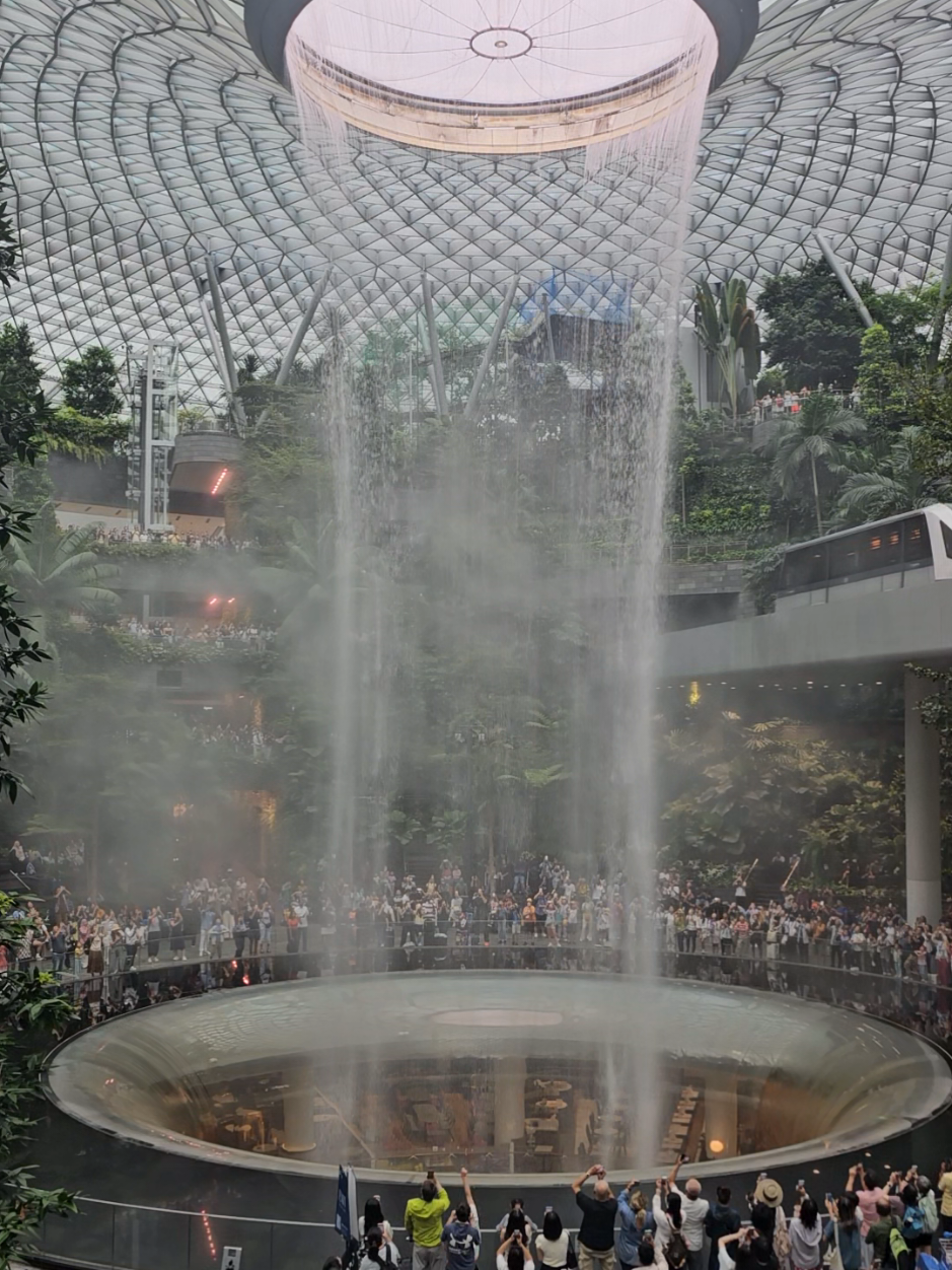 Jewel Rain Vortex #jewel #changi #singapore 